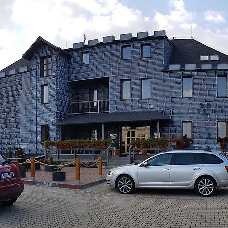 Hotel Camelot Tisá Εξωτερικό φωτογραφία
