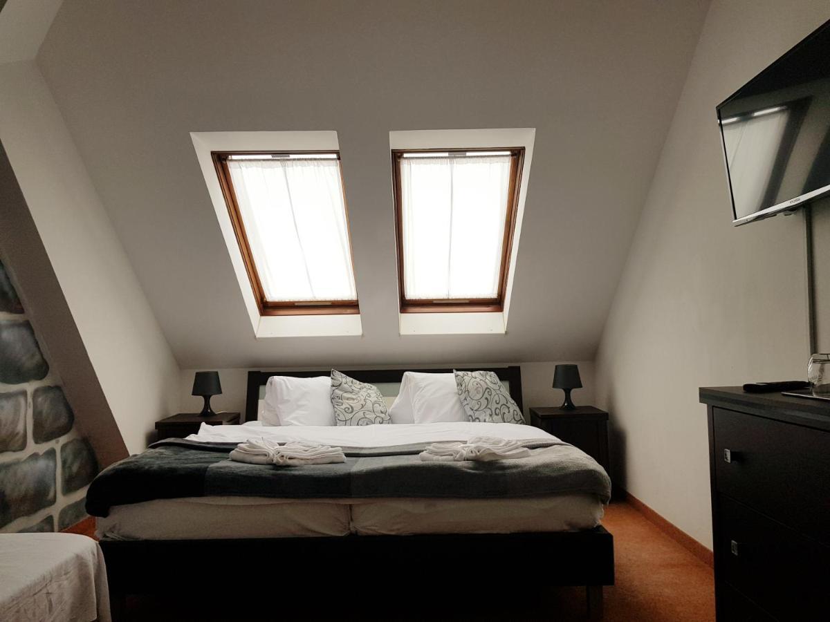 Hotel Camelot Tisá Εξωτερικό φωτογραφία