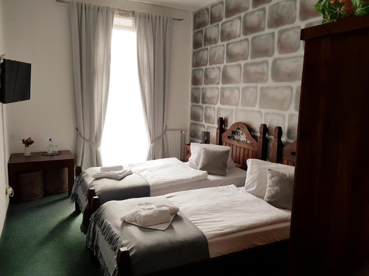 Hotel Camelot Tisá Εξωτερικό φωτογραφία