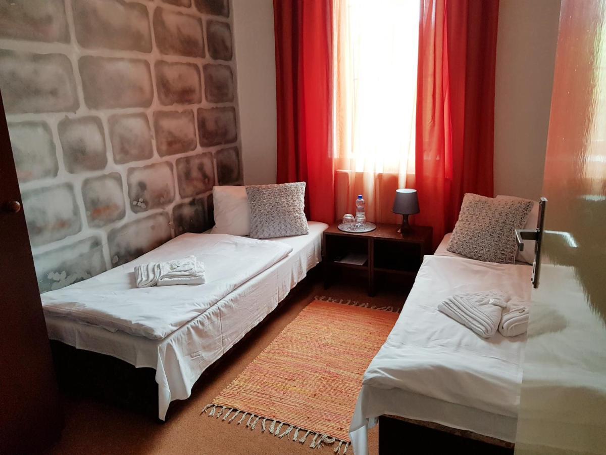 Hotel Camelot Tisá Εξωτερικό φωτογραφία
