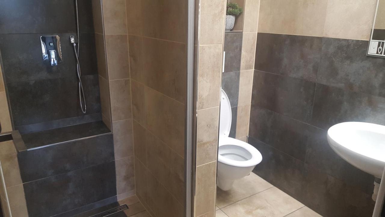 Hotel Camelot Tisá Εξωτερικό φωτογραφία