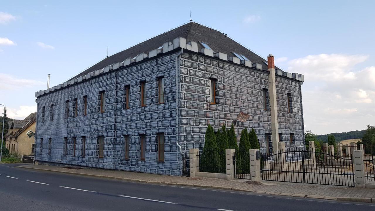 Hotel Camelot Tisá Εξωτερικό φωτογραφία