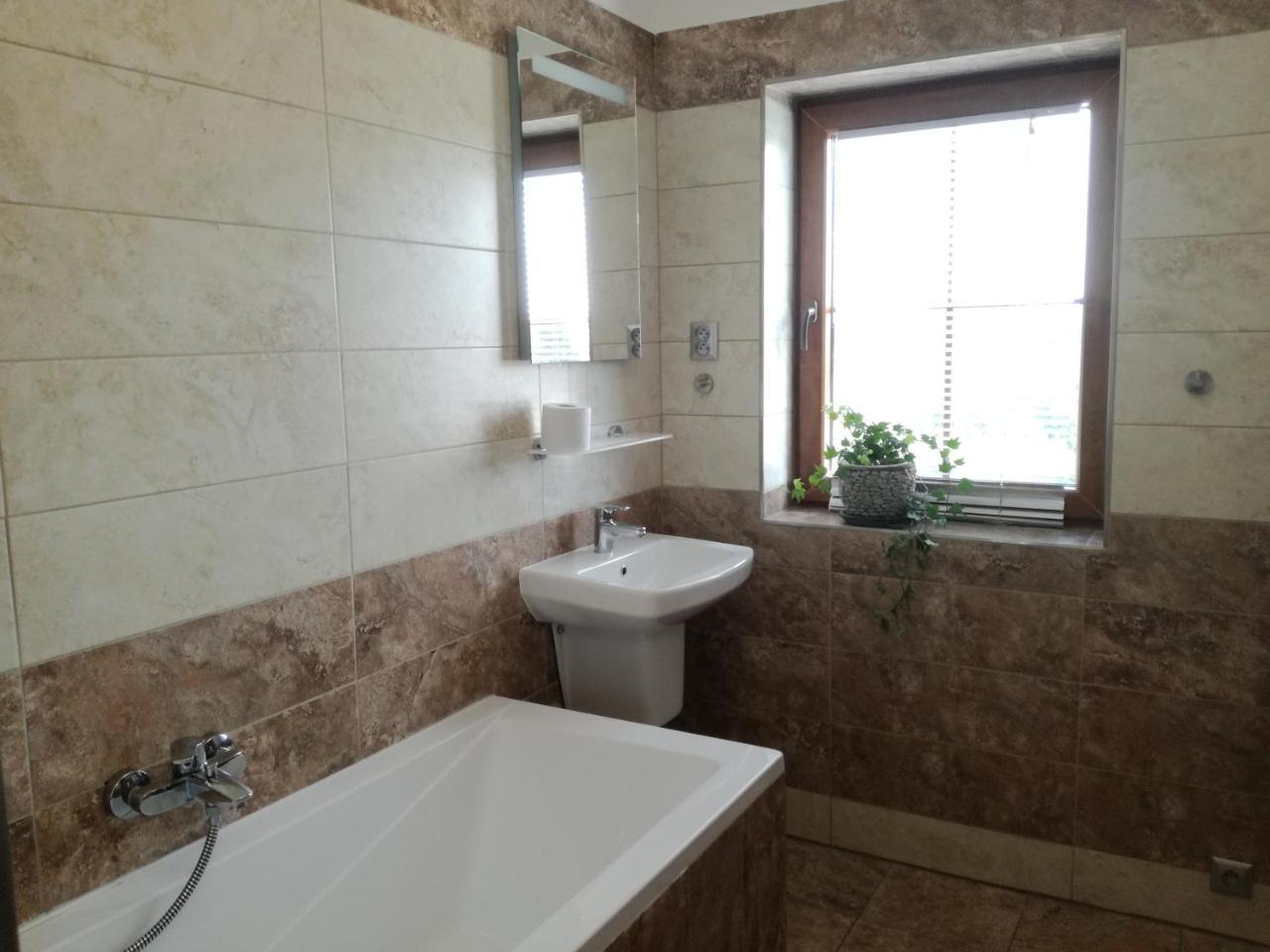 Hotel Camelot Tisá Εξωτερικό φωτογραφία