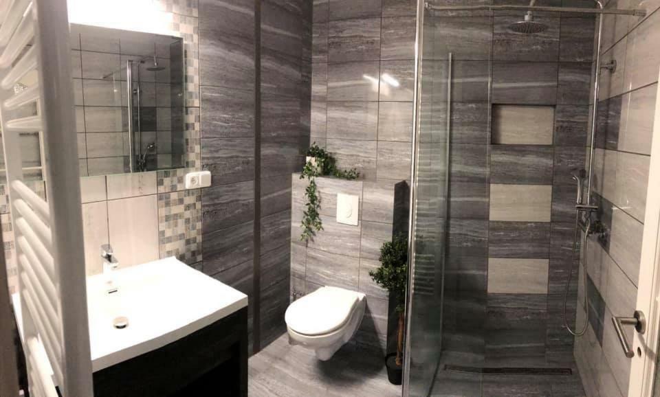Hotel Camelot Tisá Εξωτερικό φωτογραφία